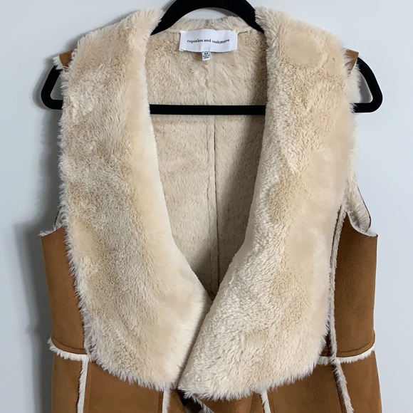 Cupcakes and Cashmere Tash Faux Suede Vest Butterscotch Size Medium - Picture 4 of 12